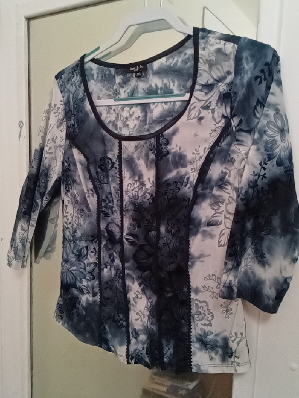 Women's Sami & Jo Navy and White Floral Scoop Neck Long Sleeve Top